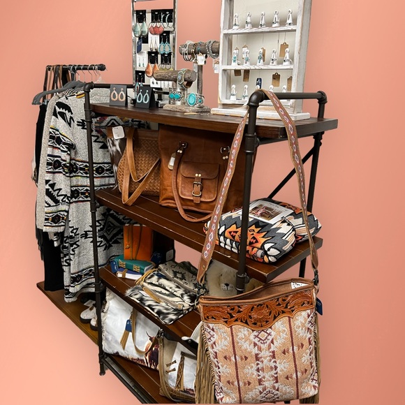 Boho Western Vibe Boutique! Based in Montana🥰 - Picture 4 of 7